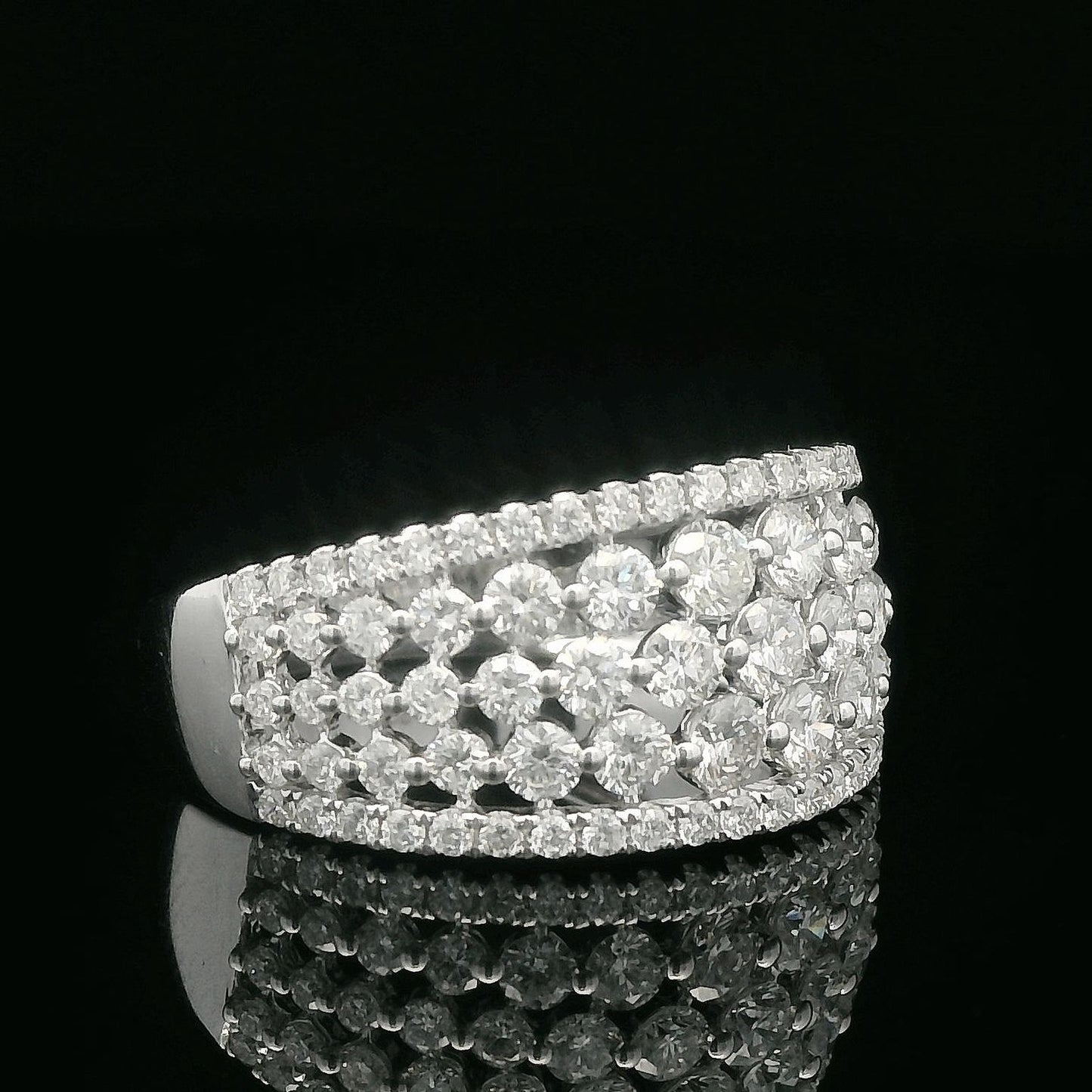 1.41CTW Stunning Diamond-Encrusted Ring