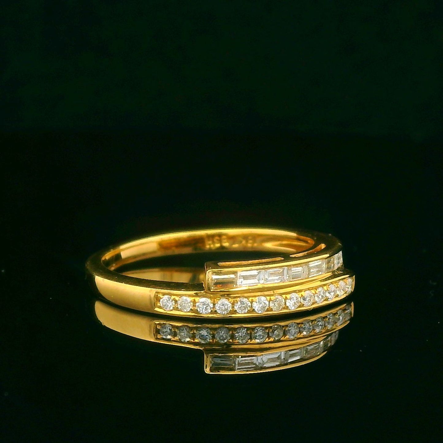 0.31CTW Elegant Gold Diamond Ring