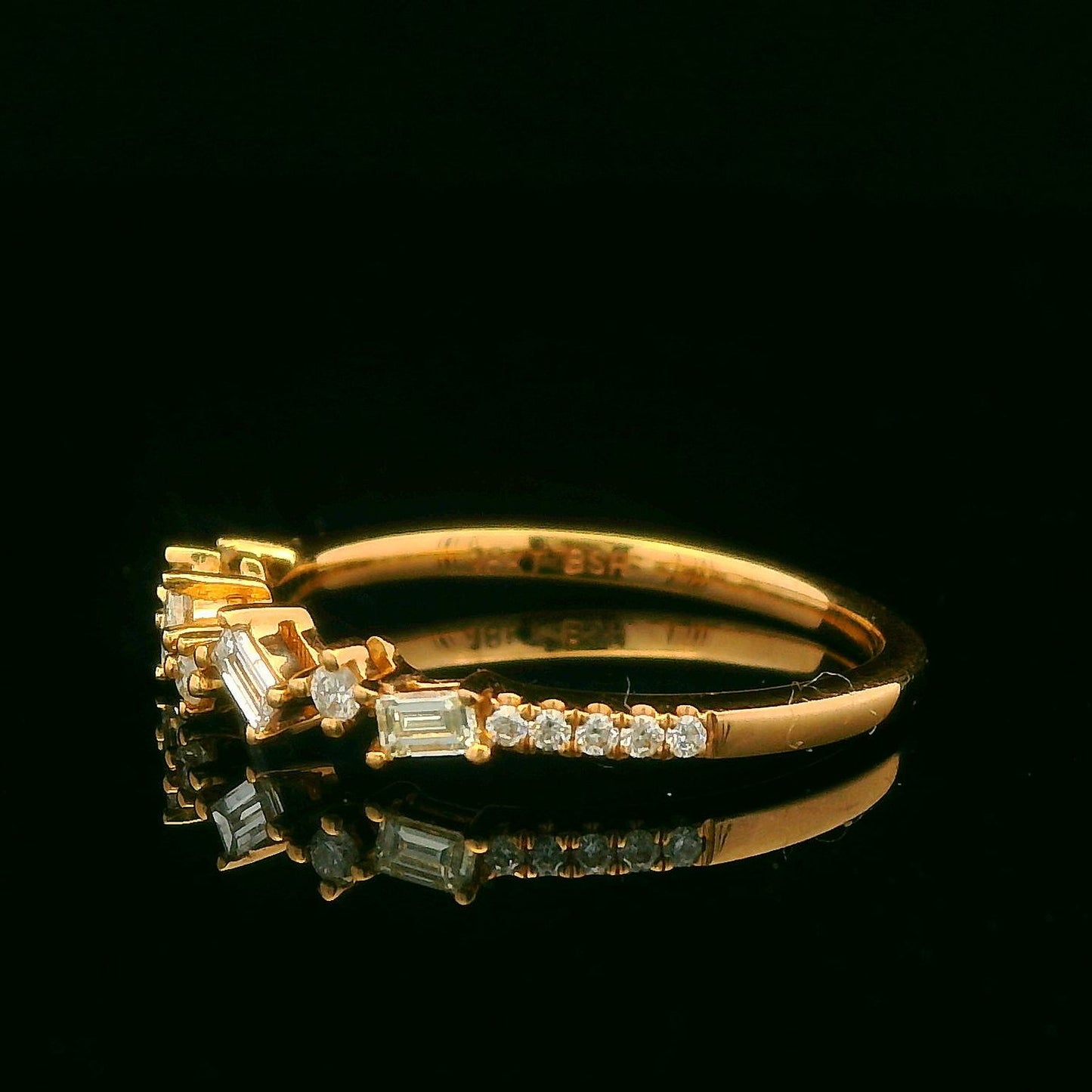 0.28CTW Elegant Gold Ring with Diamonds