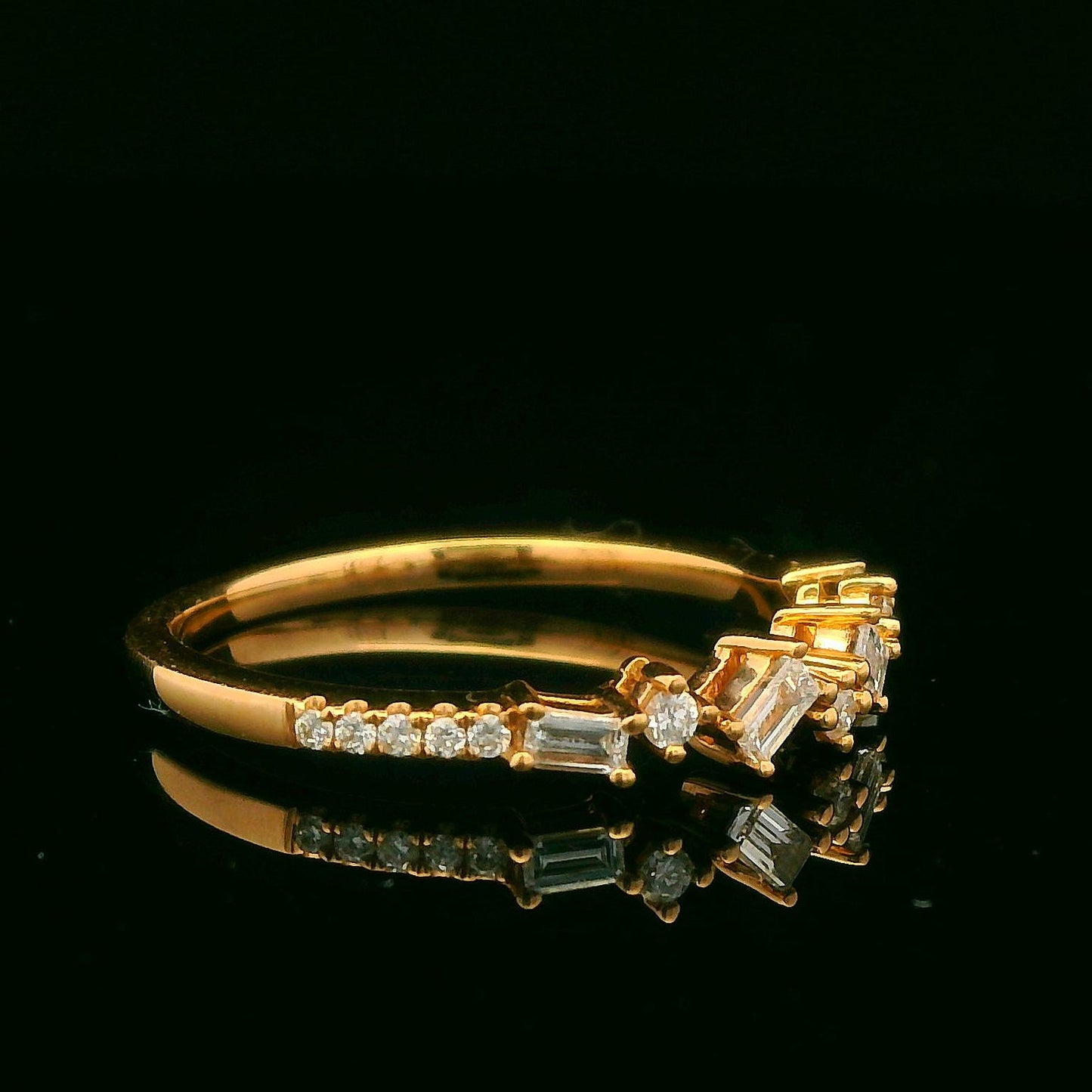 0.28CTW Elegant Gold Ring with Diamonds