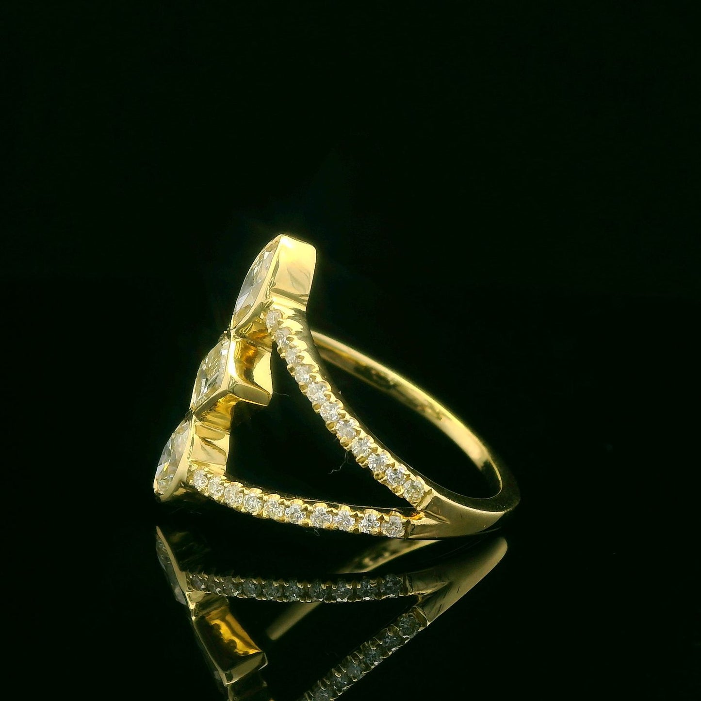 0.91CTW Elegant Gold Diamond Ring