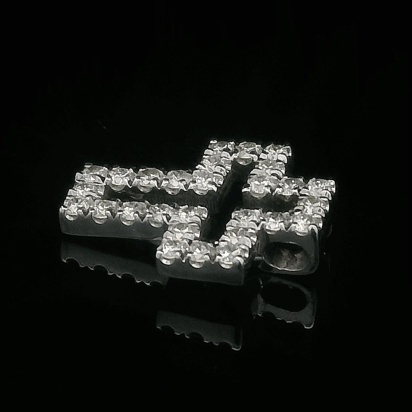 0.28CTW Elegant Silver Cross Pendant