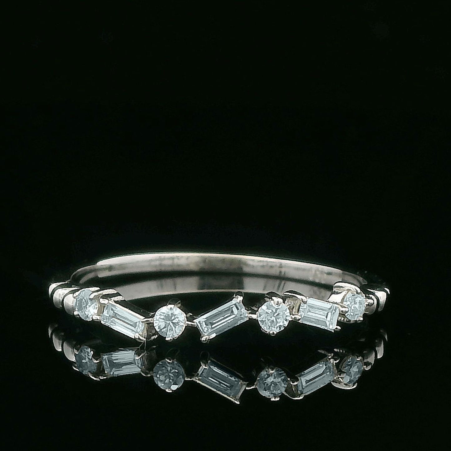 0.10ctw Elegant Silver Ring with Diamonds