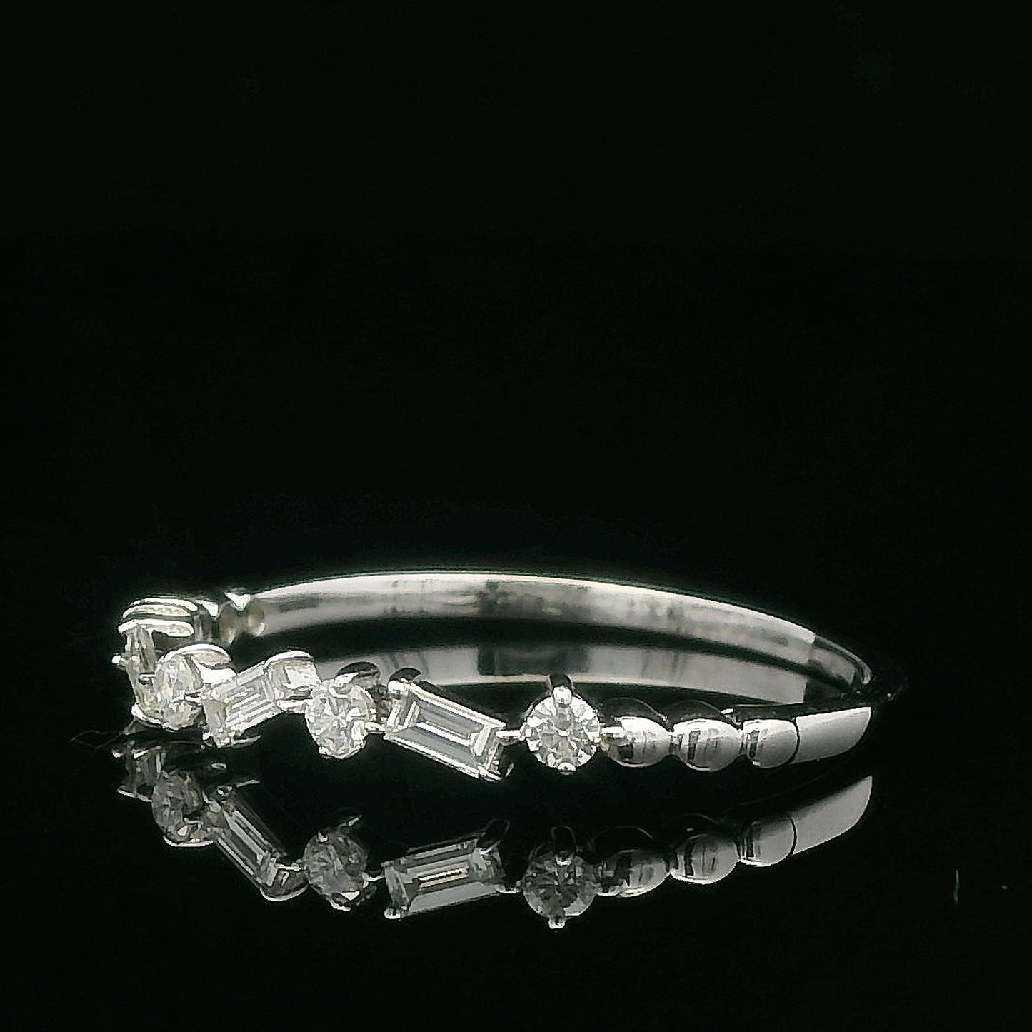 0.10ctw Elegant Silver Ring with Diamonds