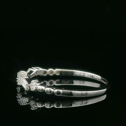 0.10ctw Elegant Silver Ring with Diamonds