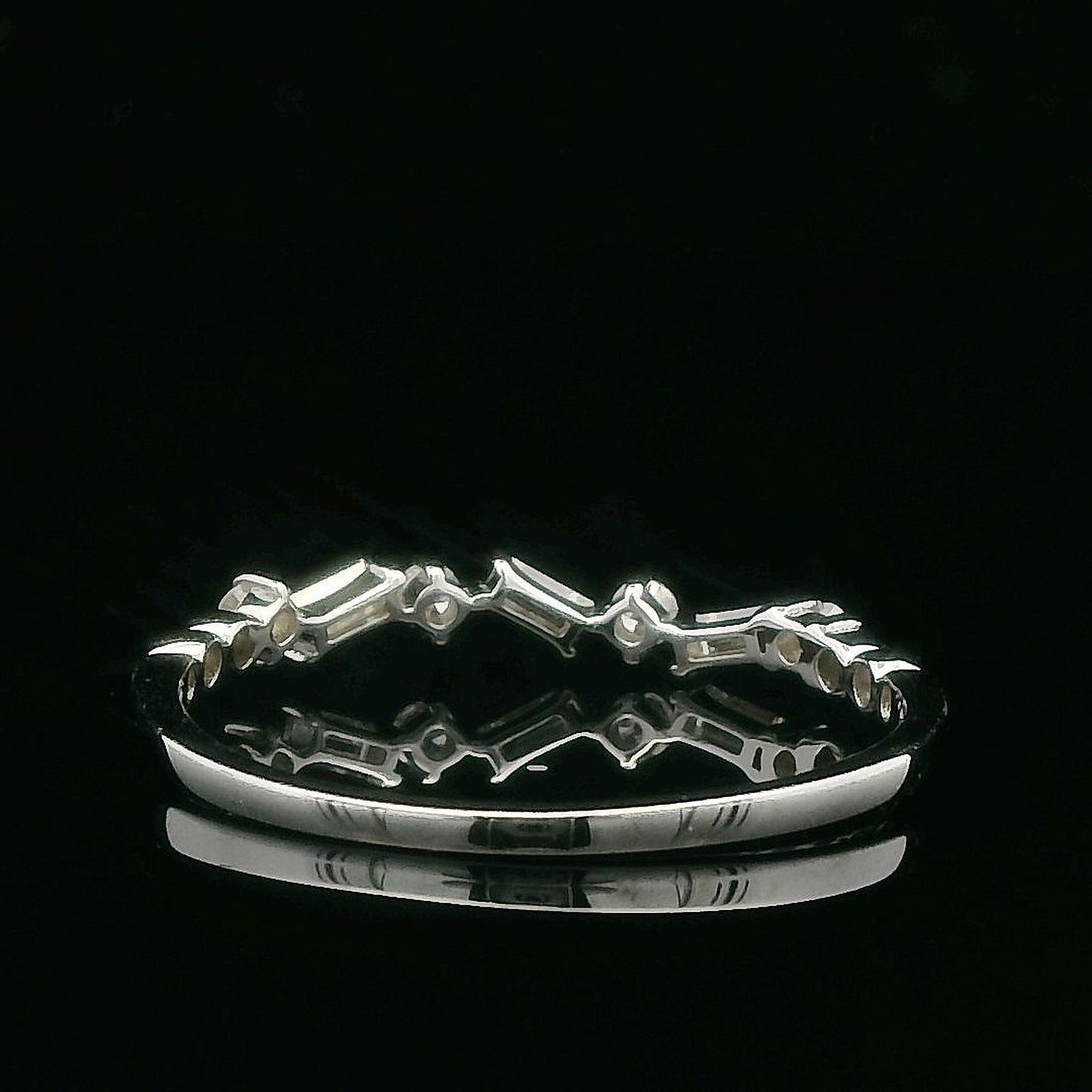 0.10ctw Elegant Silver Ring with Diamonds