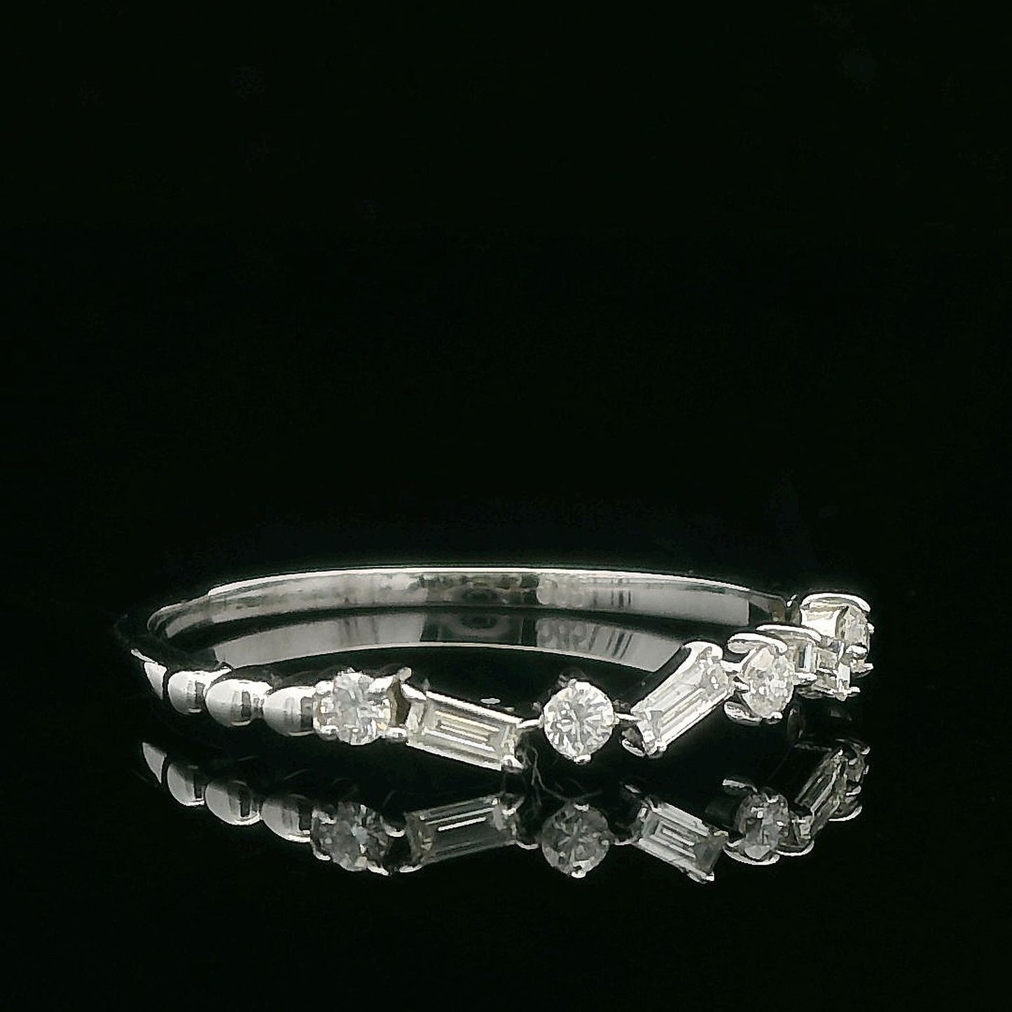 0.10ctw Elegant Silver Ring with Diamonds