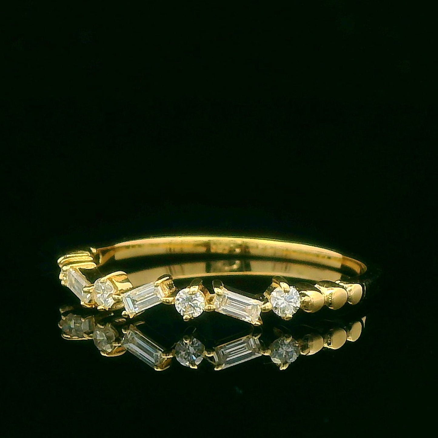 0.10CTW Elegant Gold Diamond Ring