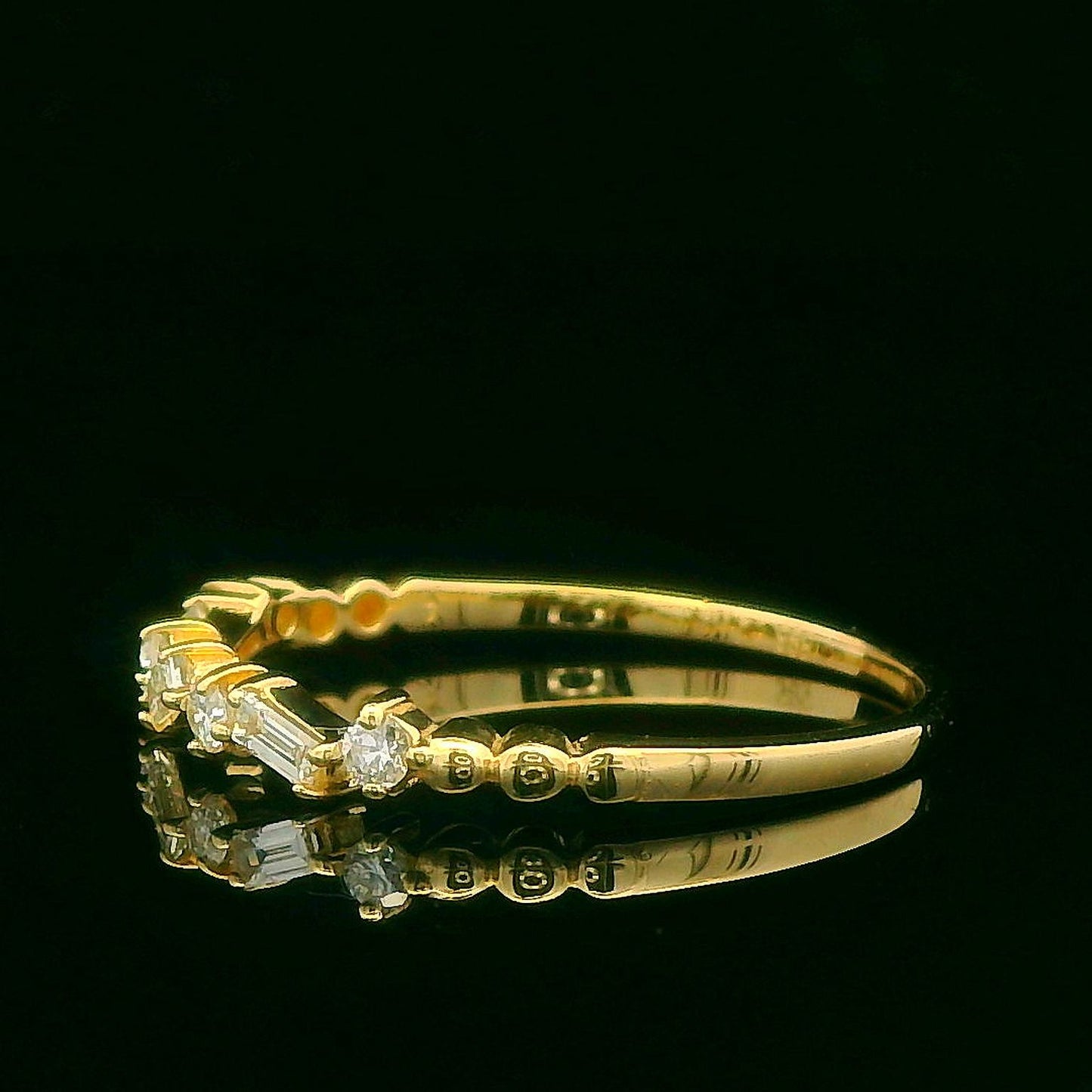 0.10CTW Elegant Gold Diamond Ring