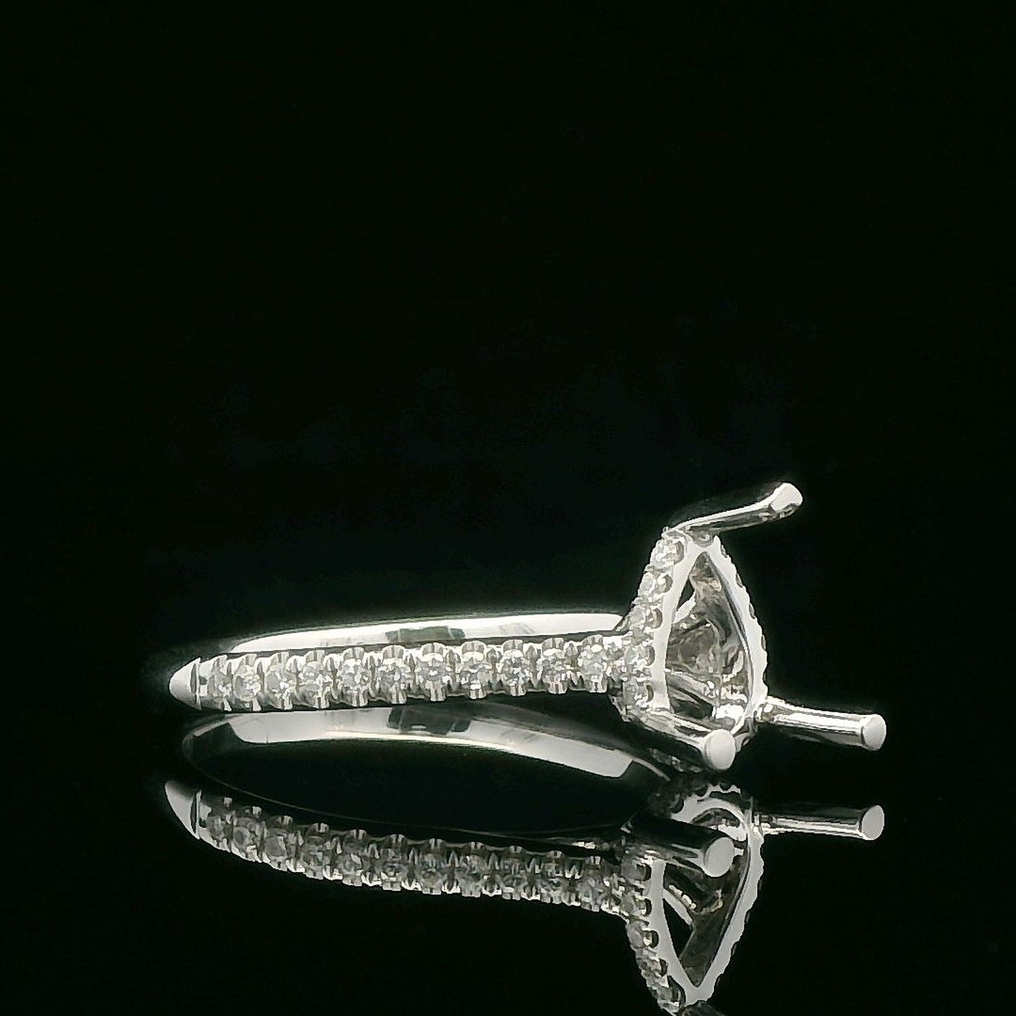 0.24CTW Elegant Teardrop Ring