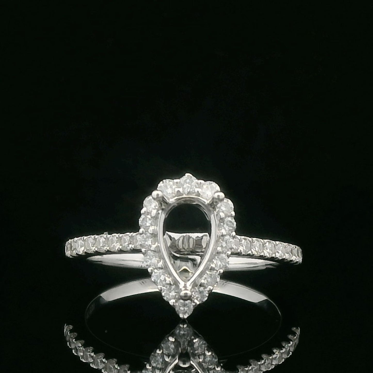 0.40CTW Elegant White Gold Ring with Diamonds