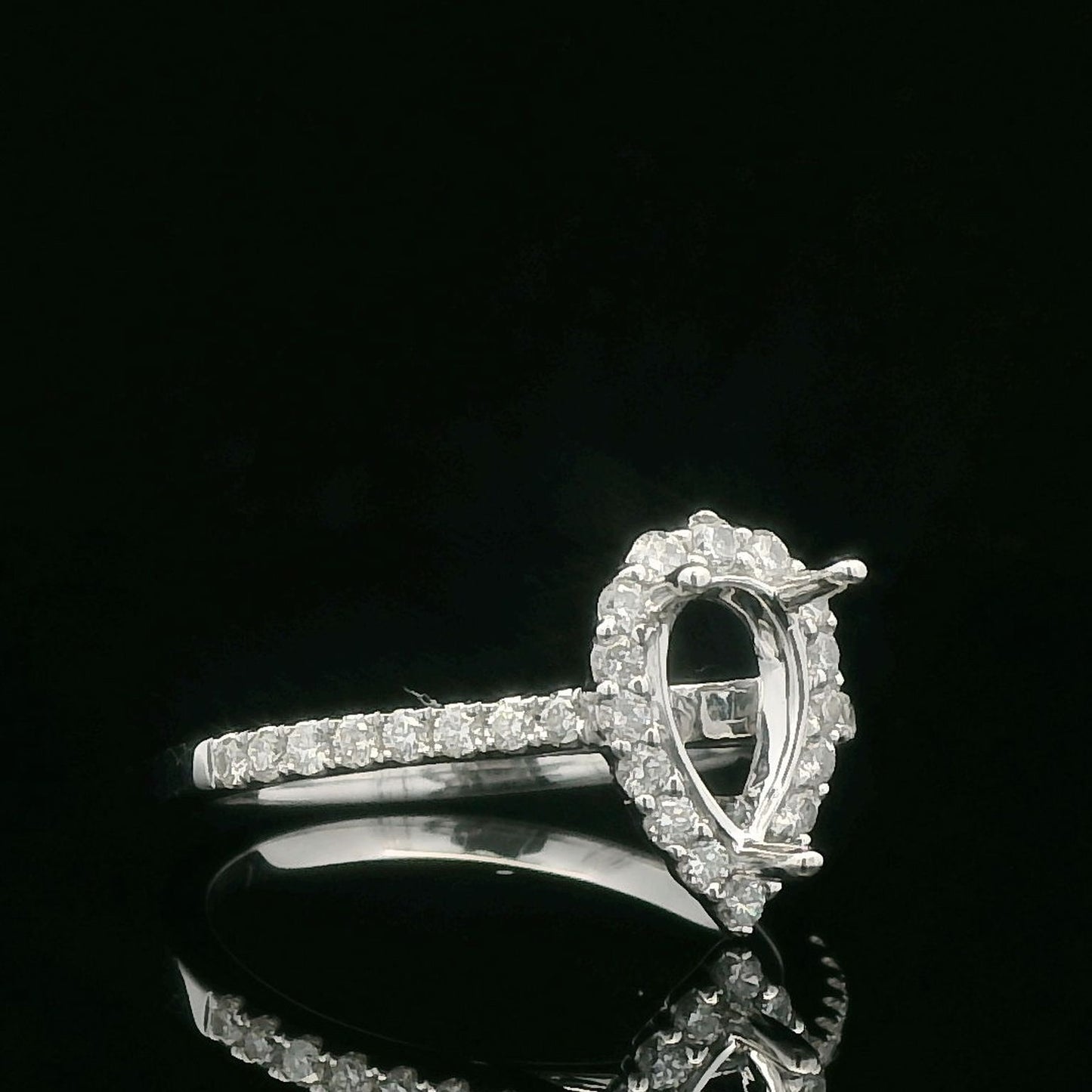 0.40CTW Elegant White Gold Ring with Diamonds