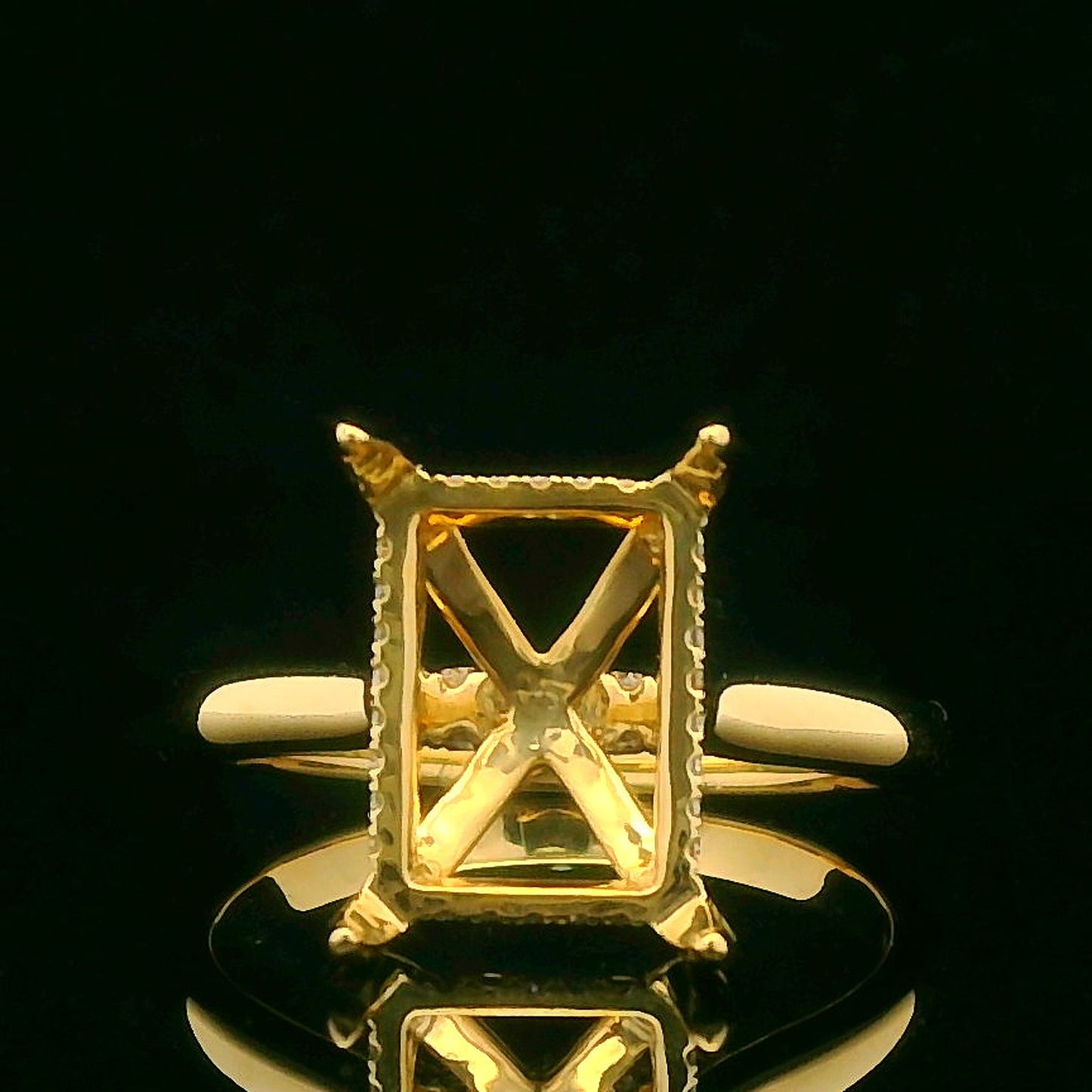 Elegant Gold Ring with Unique Design